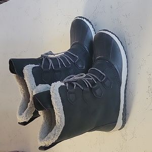 Sorel brand wintwr boots sz 9